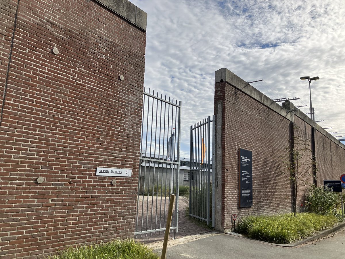 Het Oranjehotel <a href="/NMOranjehotel/">Nationaal Monument Oranjehotel</a> is een indrukwekkend eerbetoon aan de verzetstrijders en andere gevangenen voor wie het vaak niet goed eindigde in de Tweede Wereldoorlog.