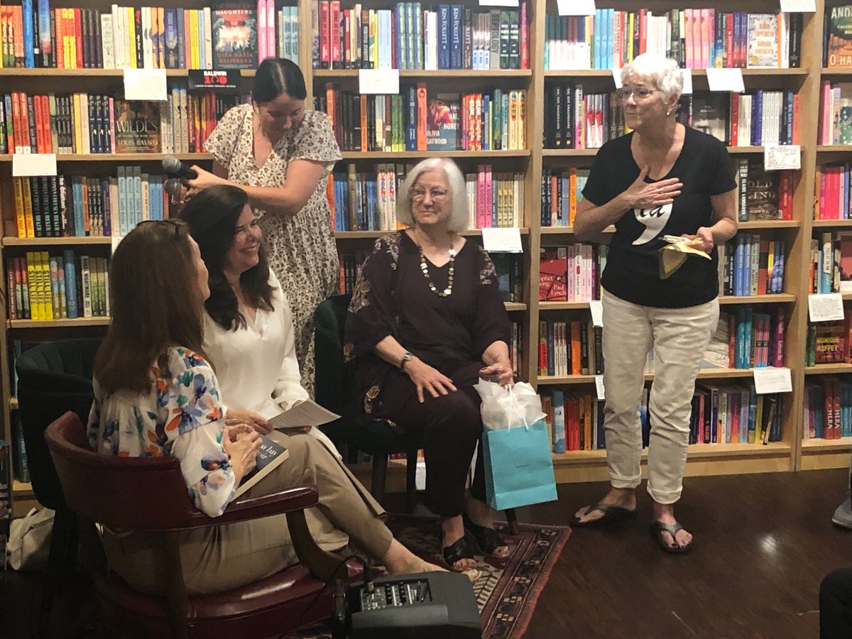 Lori Roy tweet media