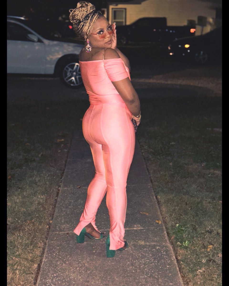 _SRWilliamson's tweet image. Almost 32. #OctobersVeryOwn 💗💗💗