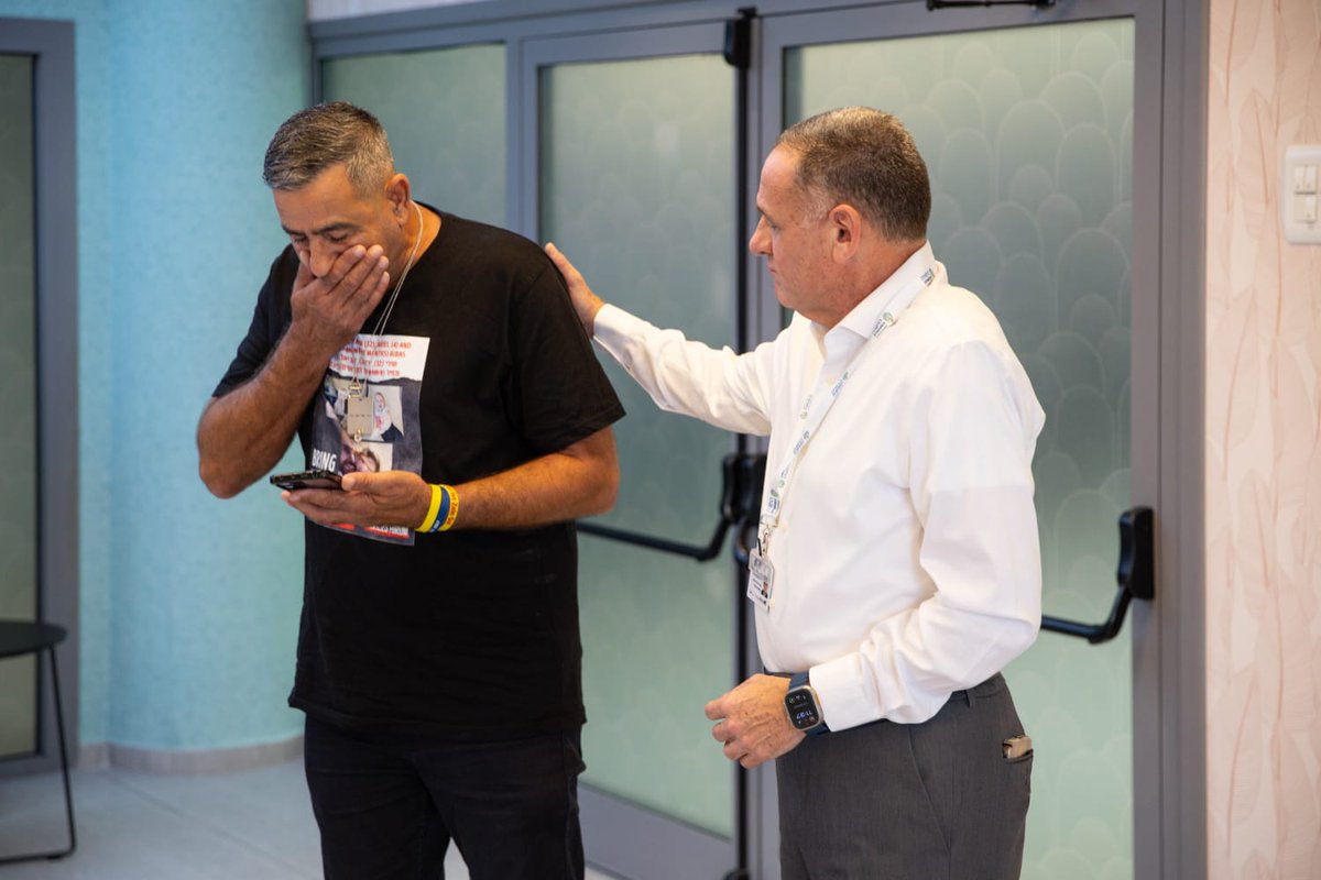 בדמיך חיי:
ביה"ח אסותא אשדוד קורא לחדרי הלידה בשמות יישובי הדרום שנפגעו. 
מנכ"ל בית החולים, ד"ר ארז ברנבוים: "היכן שהאויב ביקש להרוס ולהרוג, אנחנו נביא חיים. זהו הניצחון האמיתי".

באחד מהחדרים נולדו אריאל וכפיר ביבס - והוא נקרא ניר עוז. אביו של ירדן, אלי ביבס, השתתף בטקס בביה"ח.