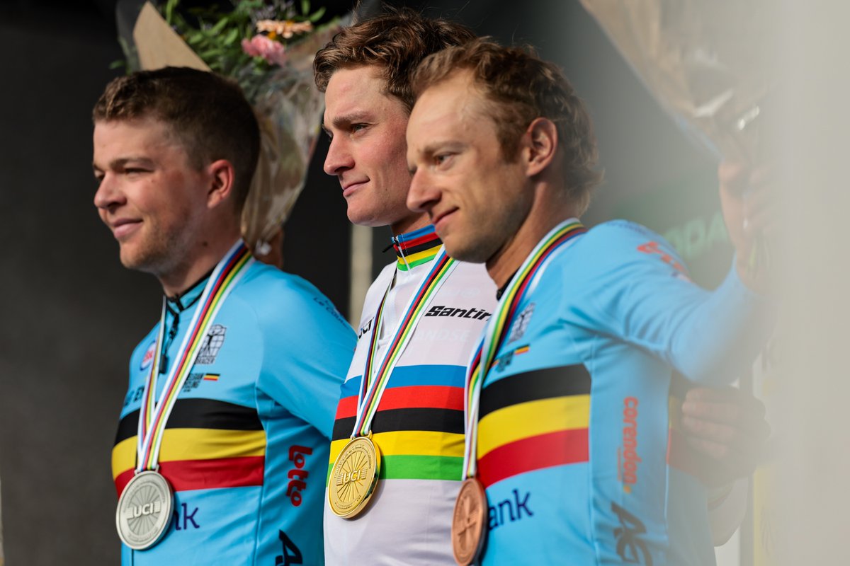 UCI_cycling's tweet image. Men Elite Gravel🏆:

🥇 Mathieu Van Der Poel 🇳🇱
🥈 Florian Vermeersch 🇧🇪
🥉 Quinten Hermans 🇧🇪

#Leuven2024
