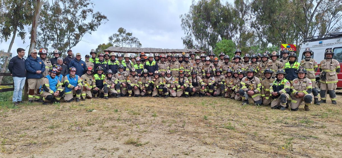 SNOBomberos's tweet photo. #Acreditados el Equipo de Bomberos Forestales del @bomberosvina ha sido acreditado por el GTO Forestal, luego de haber aprobado su auditoría documental en terreno y su ejercicio final. Felicitamos a todos los bomberos y bomberos que hacen parte de este equipo especializado #EBF https://t.co/28dGsnQVH3