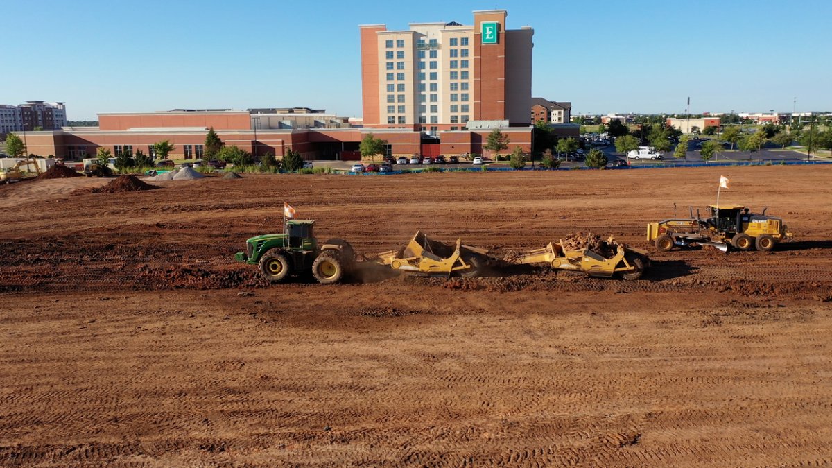 I had to get clearance to fly this because of the norman airport. The planes always look way closer than they are, but the helicopters pop up out of nowhere. It gets hard to tell the difference between a blend of industrial engines and air traffic #life