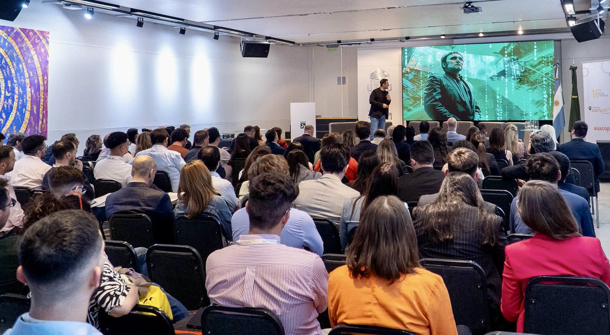 divoskus's tweet photo. GOBERNICAR 📕 El Kamasutra del Poder. 

Conferencia de clausura en el encuentro anual de @Asacop_arg con el anticipo exclusivo del nuevo libro publicado por @Galernalibros 

Gracias 🙏🏻 a todo el equipo de #Asacop por las atenciones y la excelente propuesta “Cordobesa” 70/30 https://t.co/JXLv1FaKG7