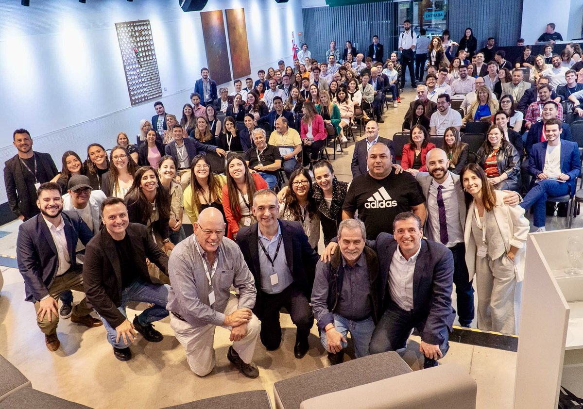 divoskus's tweet photo. GOBERNICAR 📕 El Kamasutra del Poder. 

Conferencia de clausura en el encuentro anual de @Asacop_arg con el anticipo exclusivo del nuevo libro publicado por @Galernalibros 

Gracias 🙏🏻 a todo el equipo de #Asacop por las atenciones y la excelente propuesta “Cordobesa” 70/30 https://t.co/JXLv1FaKG7