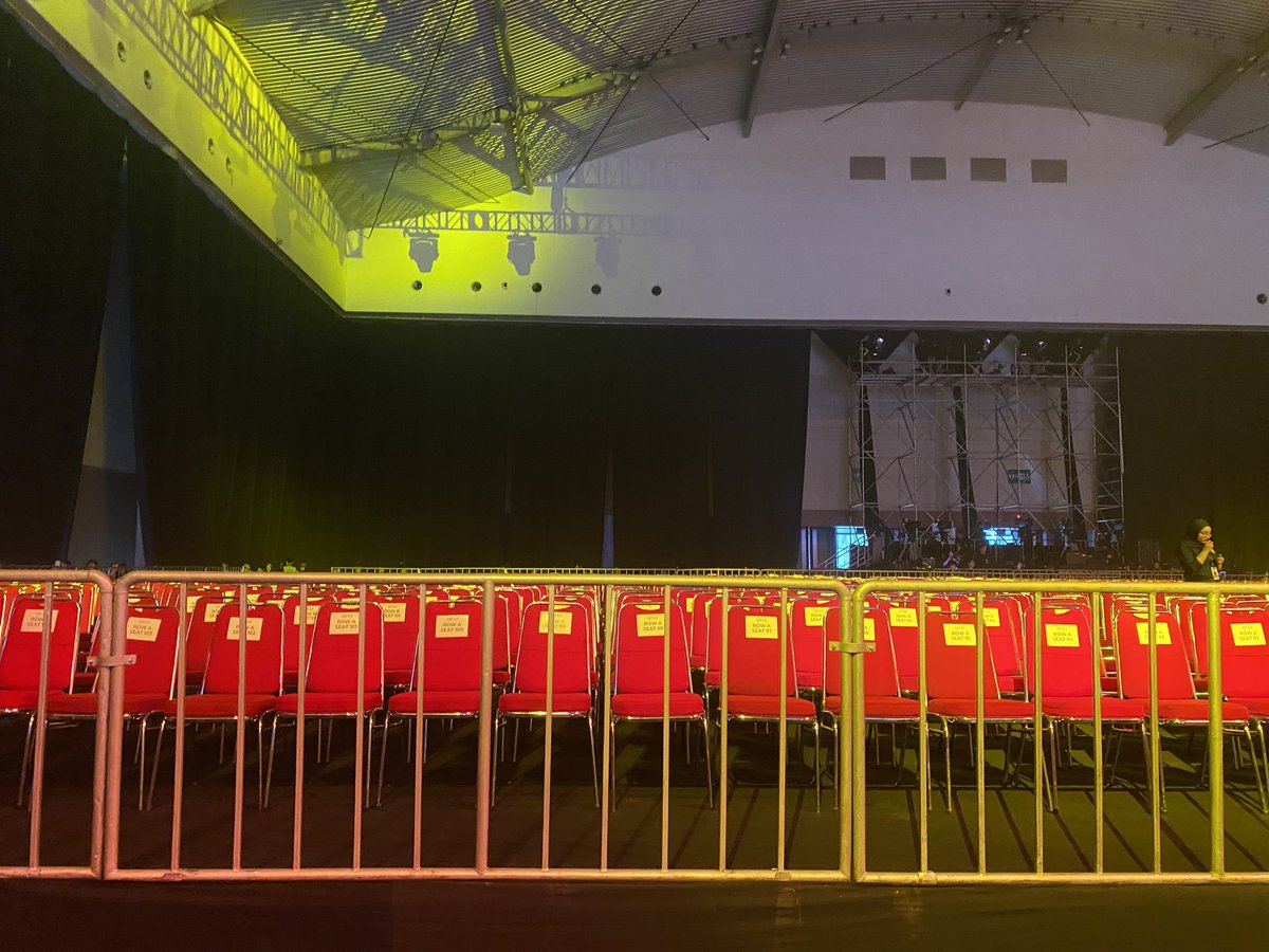 RYTHMGYU's tweet photo. [MOA INDONESIA (MOANA) DESERVES GOOD TREATMENT]

TXT had a concert on Oct, 2 in Jakarta, but WE WEREN'T TREATED WELL by the promoter.

Here are our concerns
@BIGHIT_MUSIC @applewood_kr
#IndonesianMOADeserveBetter #TXTinJakartaWEEKENDCONCERT #APPLEWOODIncompetent #BIGHITnotFAIR https://t.co/HBJvs1Nd6m