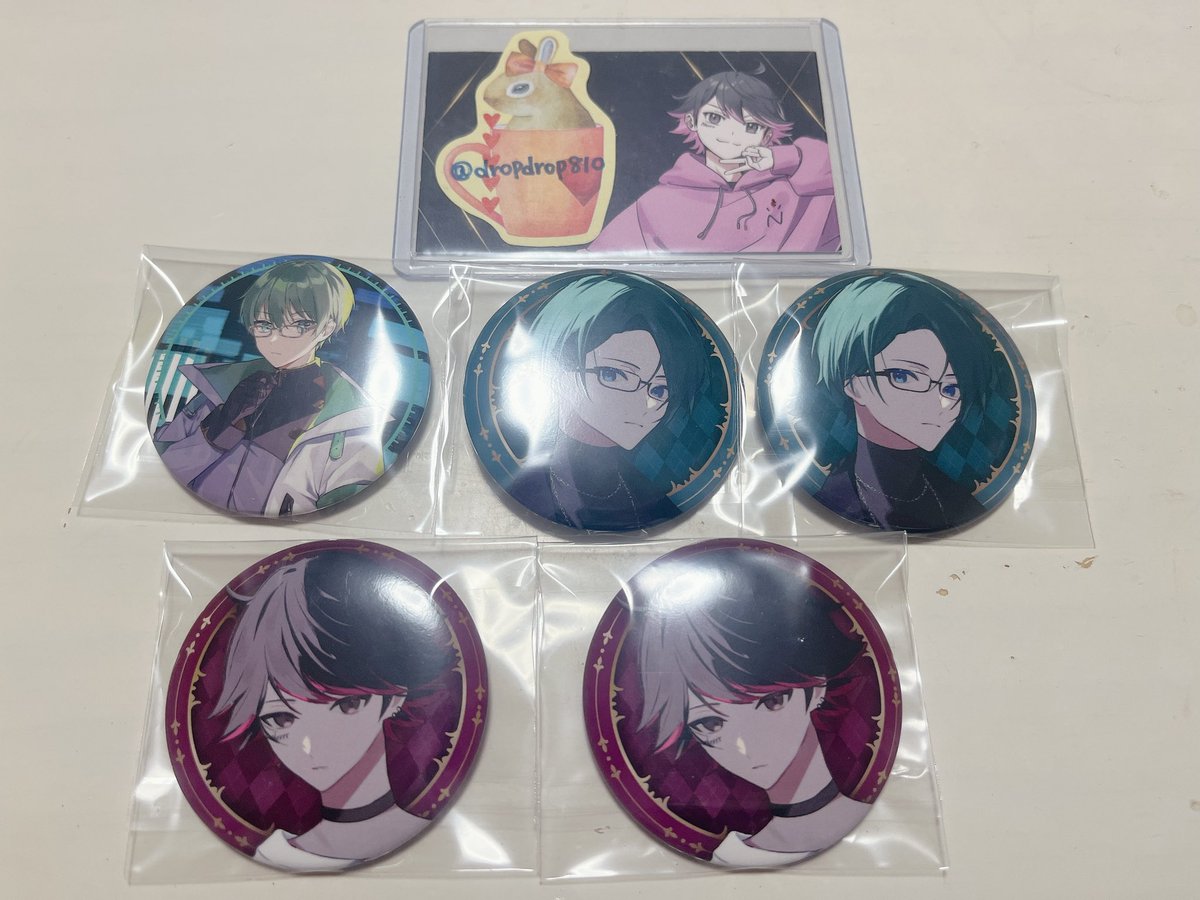dropdrop810's tweet photo. オレビバ3周年  ランダムグッズ

【譲】缶バッジ⇒ CORE PRIDE 🦕2､` ´2
祝福⇒🦕

【求】缶バッジ⇒⚖️🎃(1個)、` ´祝福♾

郵送交換orあもぴ会場手渡し

 #オレビバ交換譲渡 https://t.co/UoeDkTVRIV