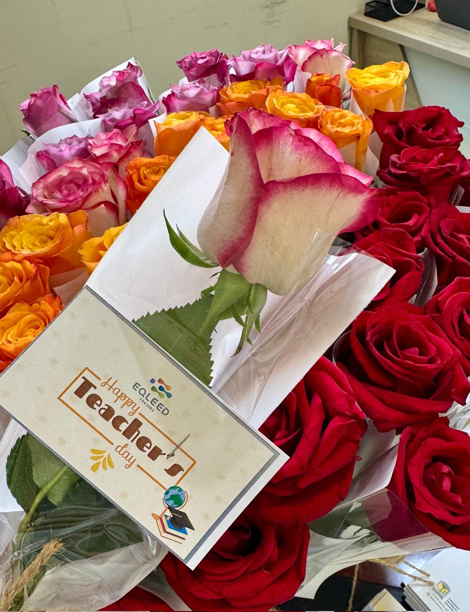 Eqleed_LPD's tweet photo. سلاماً لمن علمنا حب الأوطان، ولمن جعل من العلم سلاحاً، ومن التربية أساساً 
شكراً لكم فأنتم صناع المستقبل وبناة الاجيال 

#يوم_المعلم 
 #Eqleed #STEMNexusArabia #Dome  #KSA #Saudi_Arabia #Schools #Vision2030 #Skool21 https://t.co/fRYmzhm9En