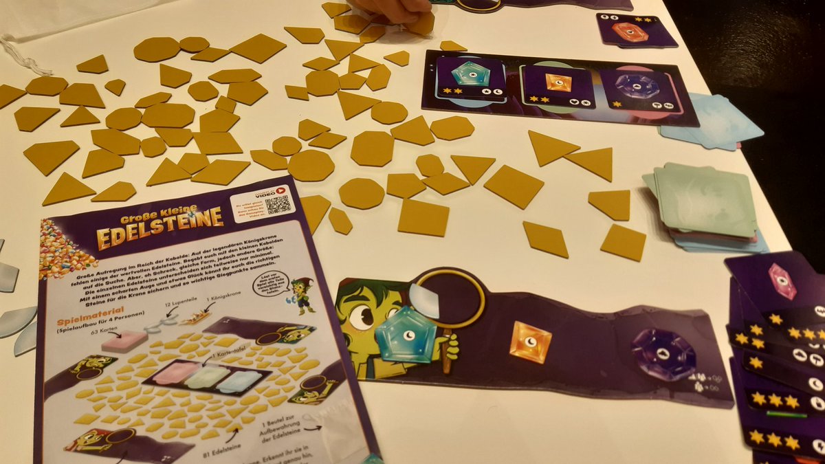 Cyrus_J2S's tweet photo. Große kleine Edelsteine
Un Warsch sélectionné au Kinderspiel des Jahres 2024
Jeu d'estimation (il avait déjà fait Illusion), on cherche la bonne pièce via sa silhouette. Opposition par la rapidité. Plus dur qu'on ne pensait. On a trouvé ça cool
#spiel24 #essen2024 #j2s https://t.co/avj4dNE3Pj