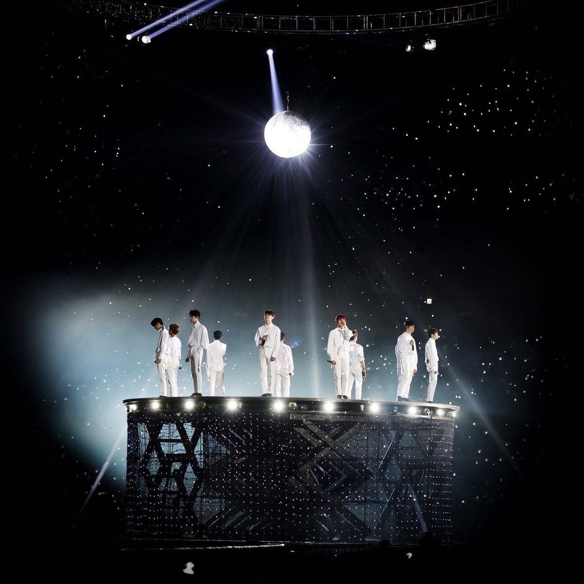 덜그덕..덜그덕..탁..두쿵두쿵...팅-.. 더 필링 옵 디스 모먼ㄴㅌ..