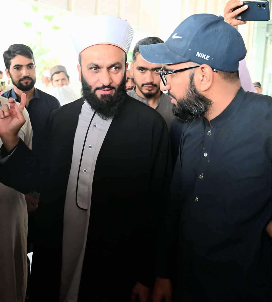 Areeba073755711's tweet photo. 🍂.... Ye #nisbat unka #ejaaz hai warna,
Ham jaise #Nikammu ko gale kon #lagata.... 🍂
.
.
.@ShaykhSaqib
.@kanzulhuda_
#Islamic #deen
.............................................................................................
@Areeba073755711 https://t.co/z5eJ4Fp9fS
