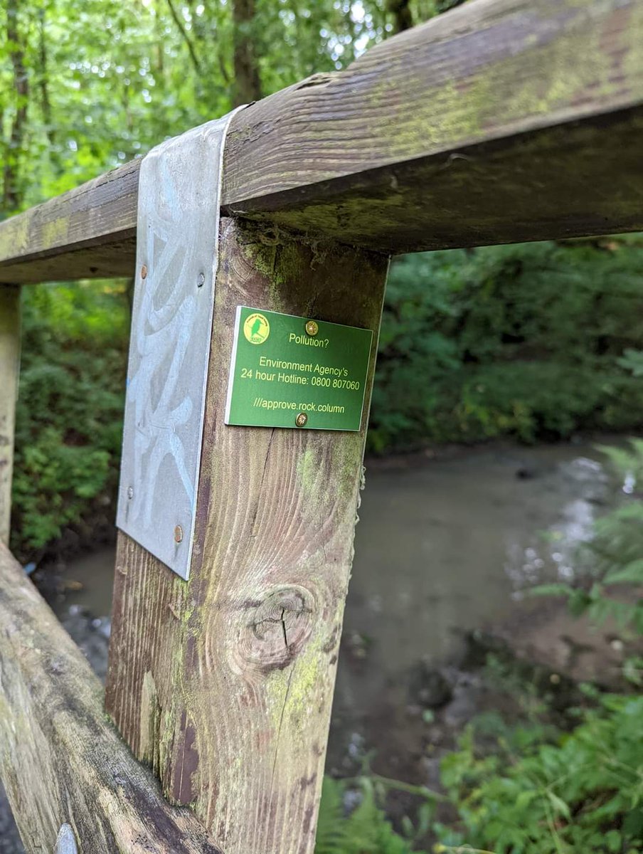 Did you know that 2 years ago we fixed little signs to a number of bridges in Tawd Valley Park? These help the community contact the Environment Agency should they witness river pollution in the Tawd. Hopefully these signs will help improve river quality through faster reporting.