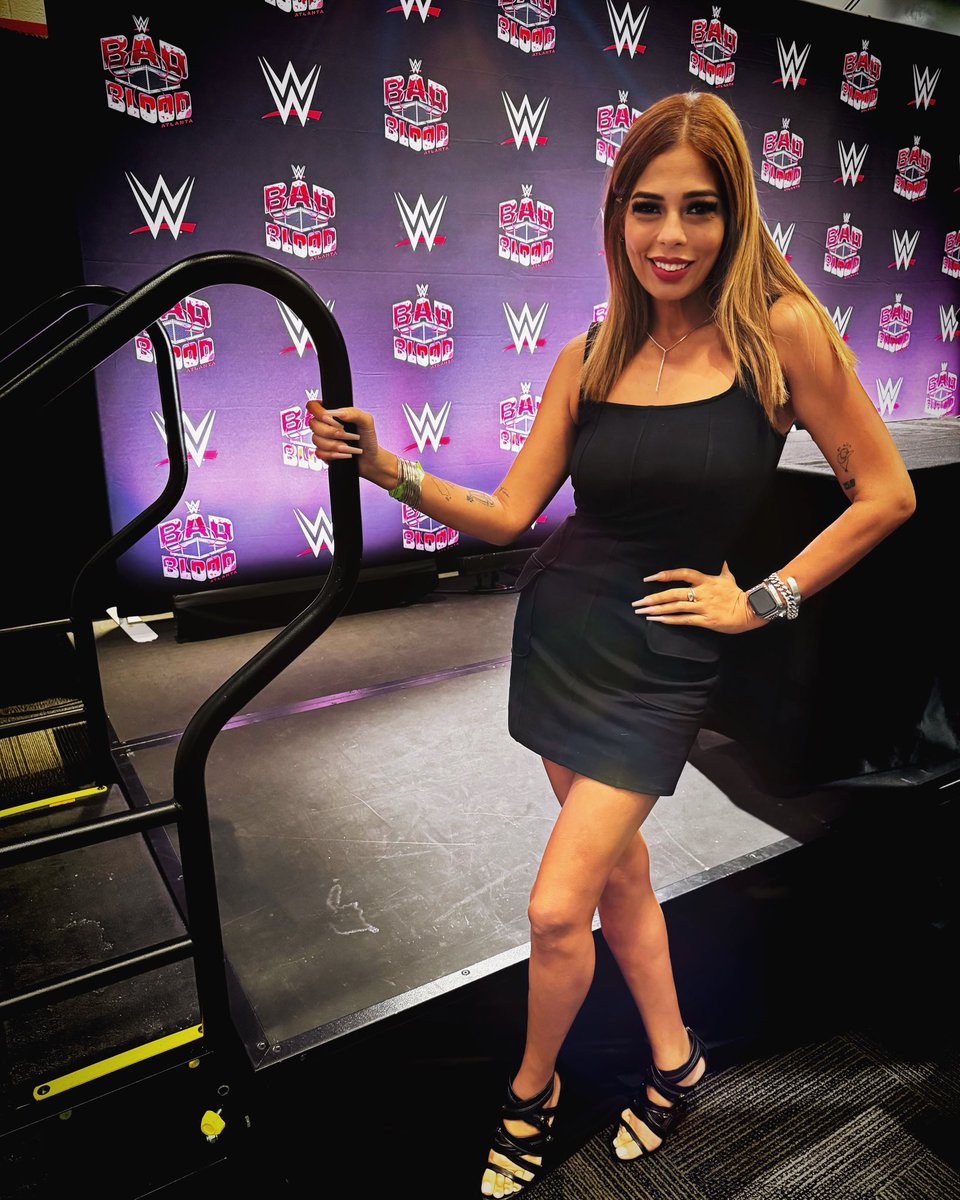 NYCDemonD1va's tweet photo. #WWEBadBlood is a wrap! What a fun evening! As always thank you #wwe and #wwepr for the access and thank you #LLO for having me represent our platform 🤍 until the next one 👑🎤 https://t.co/E0uzvh4CuD