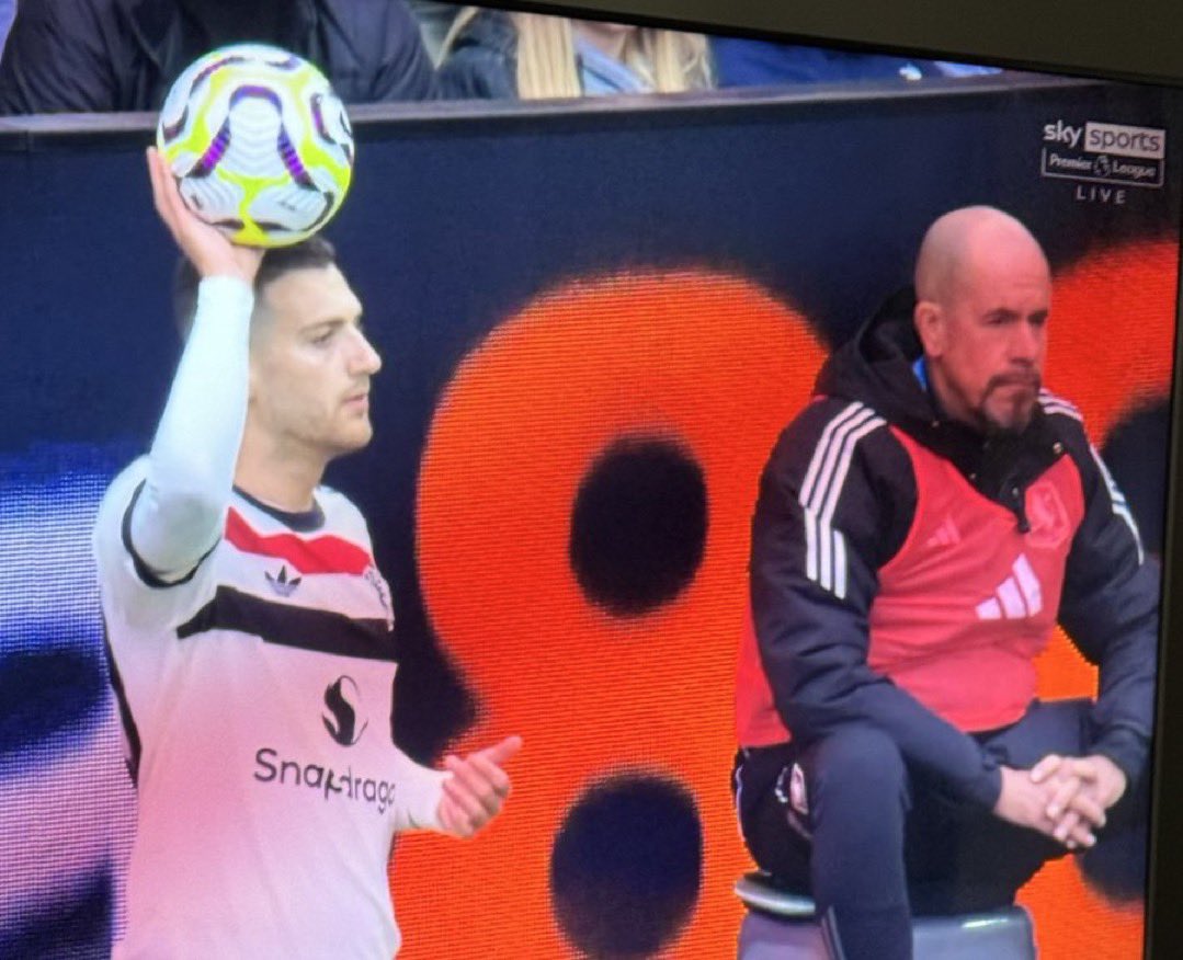 AFCIsaac18's tweet photo. Tenhag looks so cold as a ball boy 😭 #AstonVilla #MUNvOSP https://t.co/4PuZyiDS63