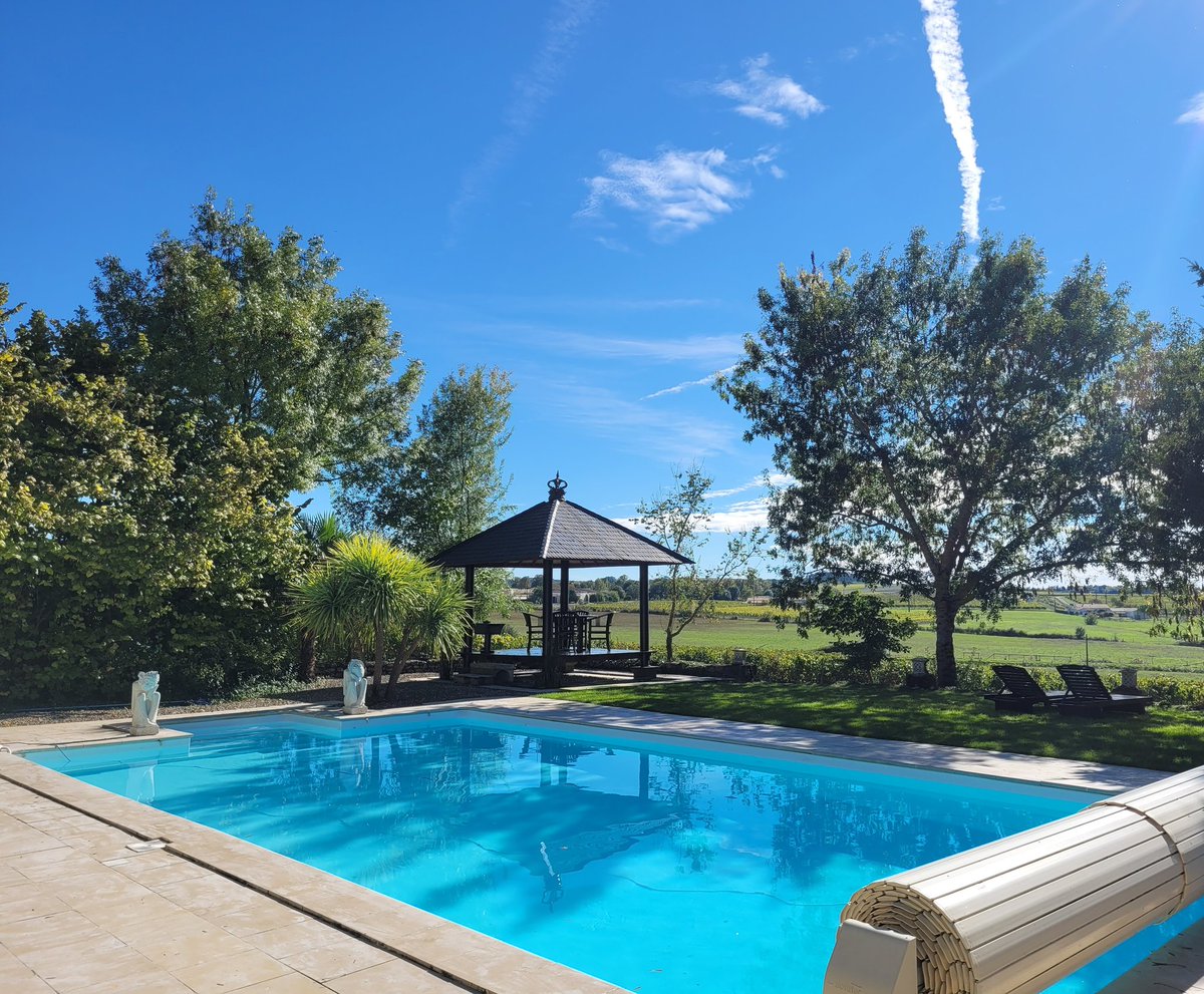 LeCourty's tweet photo. Yesterday at the pool...
#villalecourty #holidayvilla #villawithpool #villafortwo #privatepool #vineyardview #ruralretreat #France #holidayfrance #charentemaritime #sawdaystravel #sawdays #specialplacestostay #inspectedandselected https://t.co/tFeD3ZiFcc