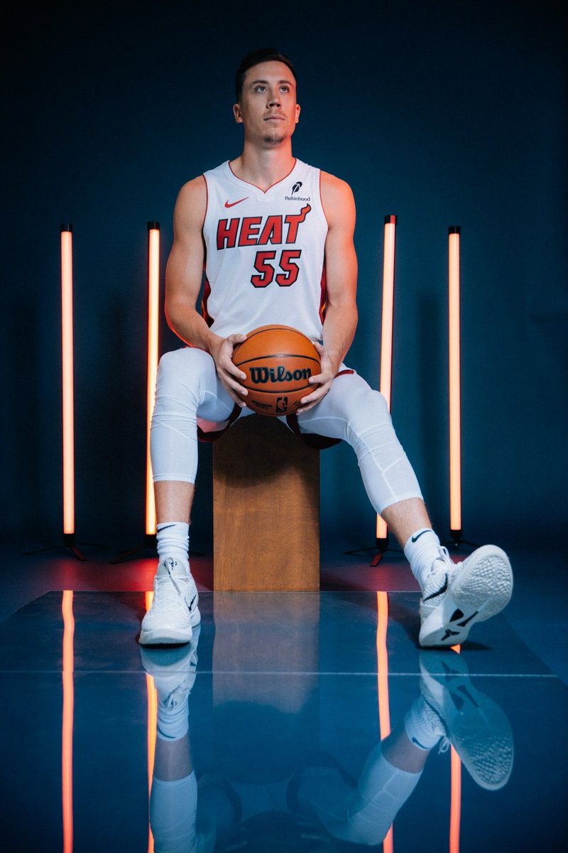 MiddlesexMagic's tweet image. Magic alum Duncan Robinson enters his 7th season in the NBA with the Miami Heat! Duncan is one of the best shooters on the 🌎, and fastest in NBA history to 1000 made 3’s! Big season coming up! #NBA #MagicFamily #MagicInTheNBA #MiamiHeat #Year7