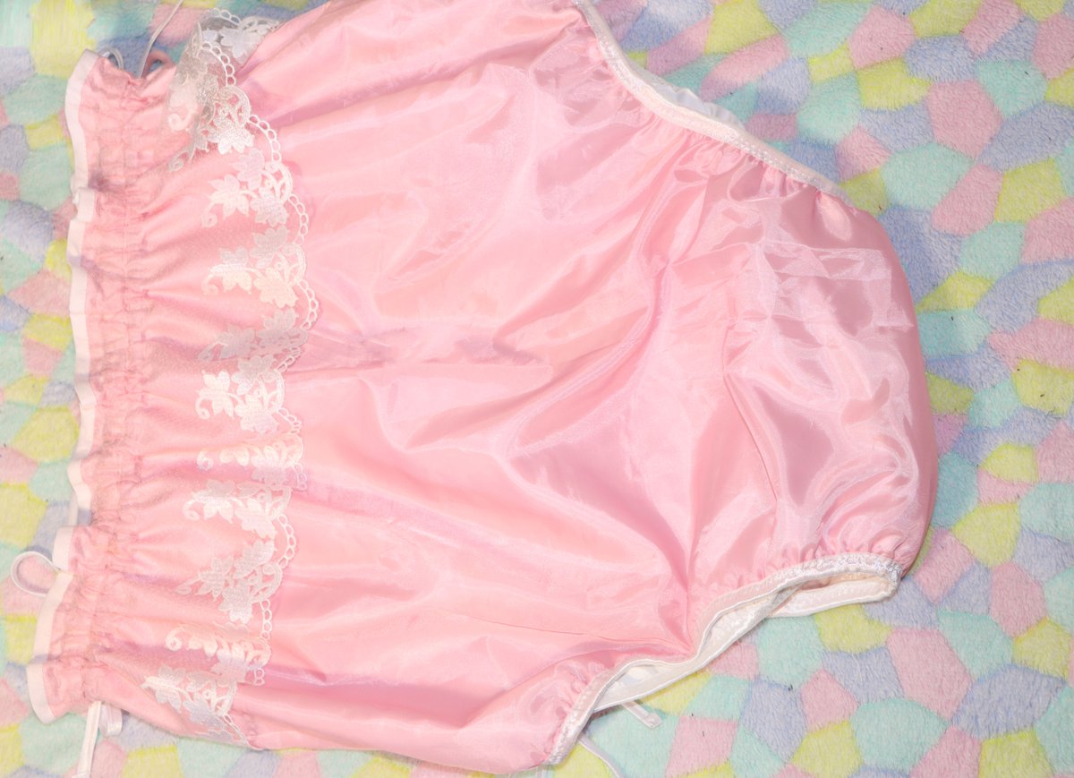Snapyland's tweet photo. Cute isnt it with these huge zippers!

#abdl #sissy #sissybaby #adultbaby #diaperlover #ageplay #adultdiaper https://t.co/SRlUs6HBW4