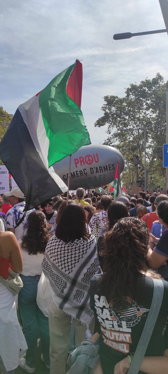 Reclamem el fi del genocidi palestí a mans del govern de Netanyahu, que alimenta aquesta guerra gràcies al comerç d'armes amb occident.

Prou complicitat!! Prou guerres!!
 
#BDS #freepalestine🇵🇸 #boicotisrael
#stopgenocide