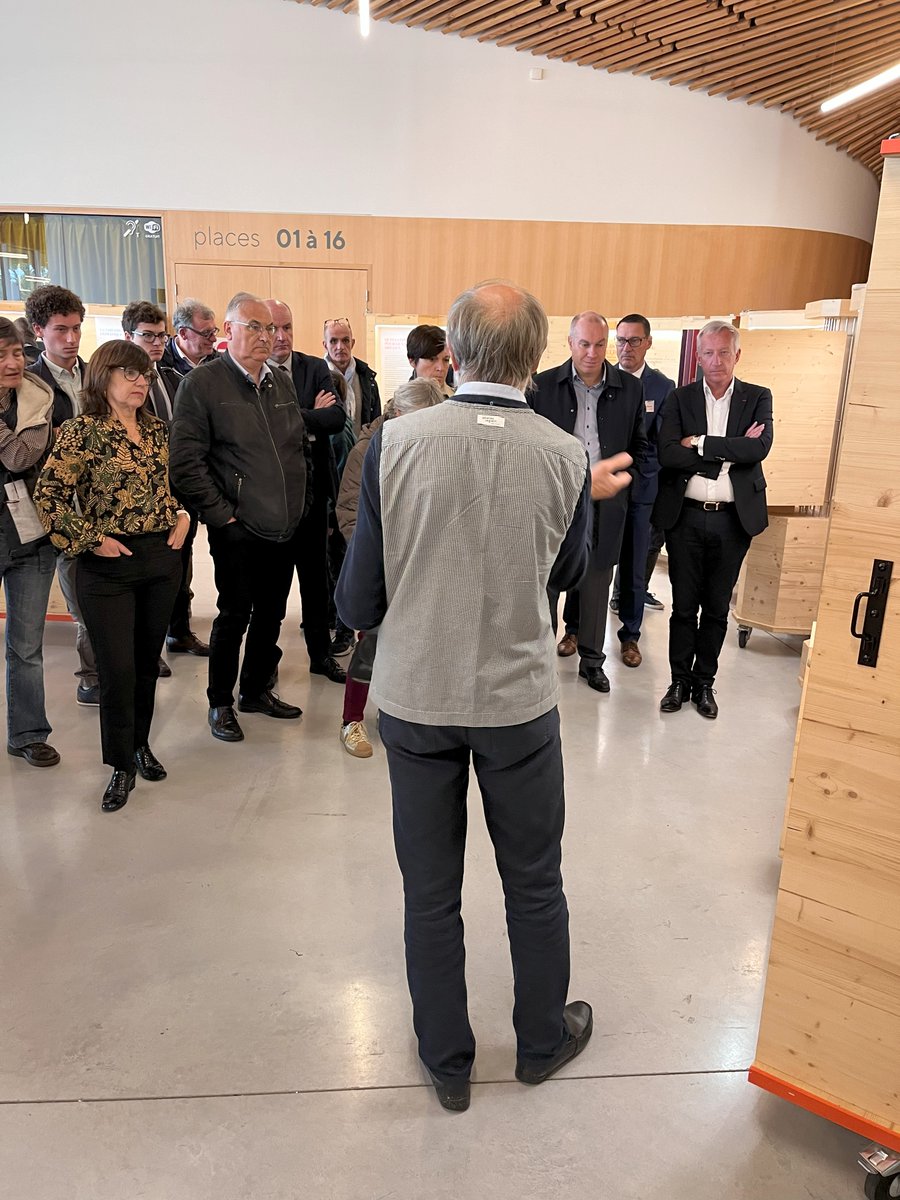 🌍 Ce matin à l'<a href="/espacemayenne/">Espace Mayenne</a> avait lieu l'inauguration de la #journeeduclimat de <a href="/lamayenne/">La Mayenne, le Département</a>. La Tournée est fière de s'inscrire dans des événements porteurs de sens ! 

Notre Directrice de projet @isabellebluche a introduit l'exposition au climatologue et politologue <a href="/Gemenne/">François Gemenne</a>