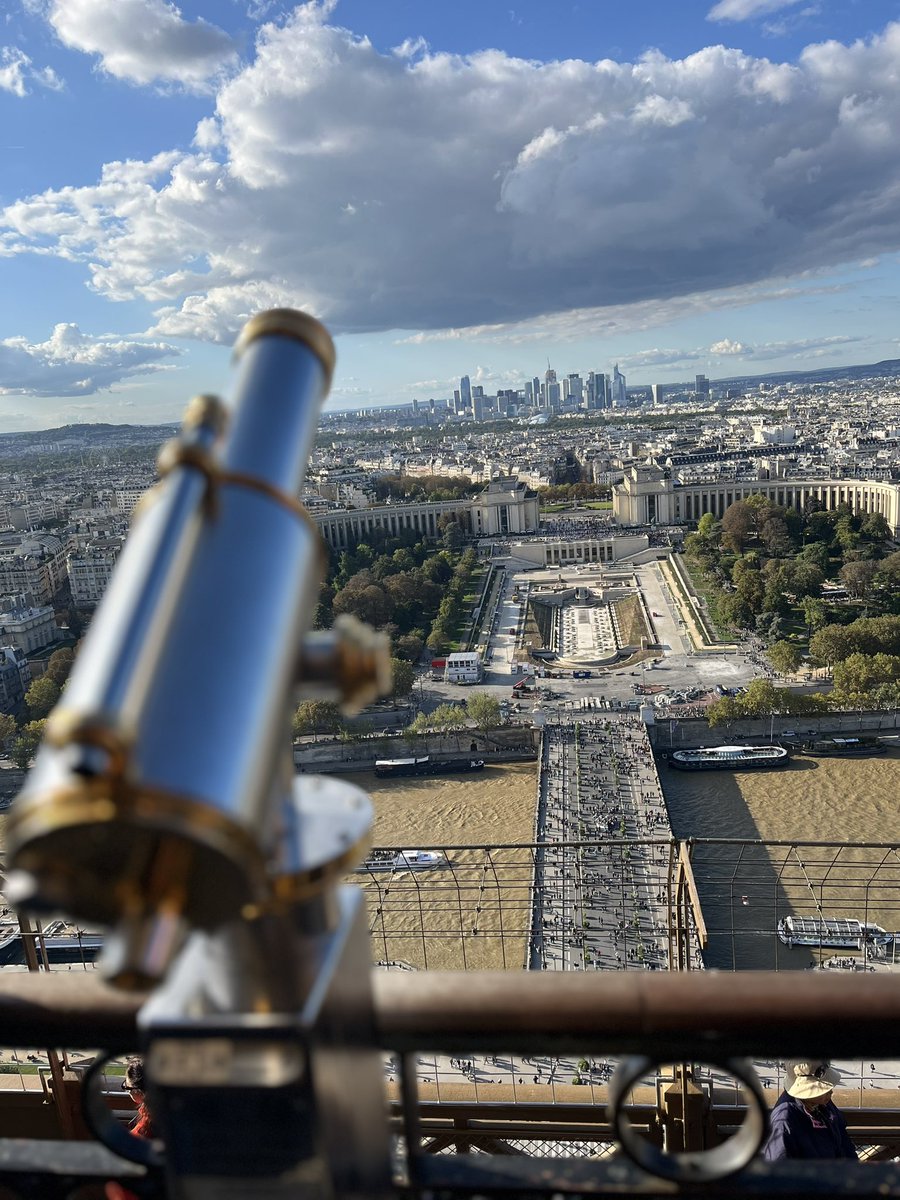 parmarthmori's tweet image. The view from the top 🗼✨ 

#EiffelTowerView #eiffeltower #ParisVibes #paris #itbusinessman #techentrepreneur  #pmcommu #parmarth #pm