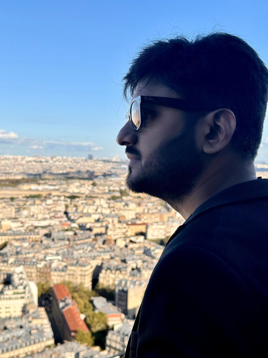 parmarthmori's tweet image. The view from the top 🗼✨ 

#EiffelTowerView #eiffeltower #ParisVibes #paris #itbusinessman #techentrepreneur  #pmcommu #parmarth #pm