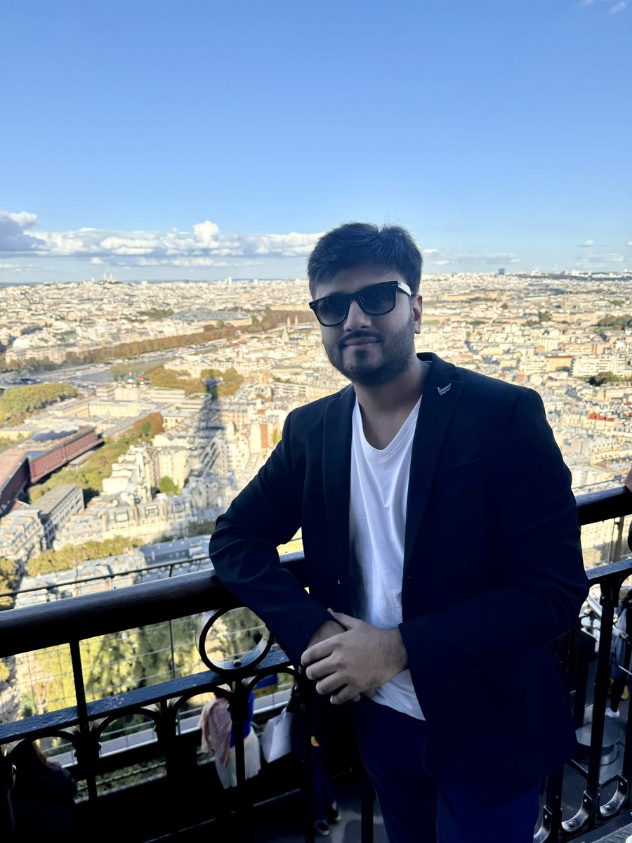 parmarthmori's tweet image. The view from the top 🗼✨ 

#EiffelTowerView #eiffeltower #ParisVibes #paris #itbusinessman #techentrepreneur  #pmcommu #parmarth #pm