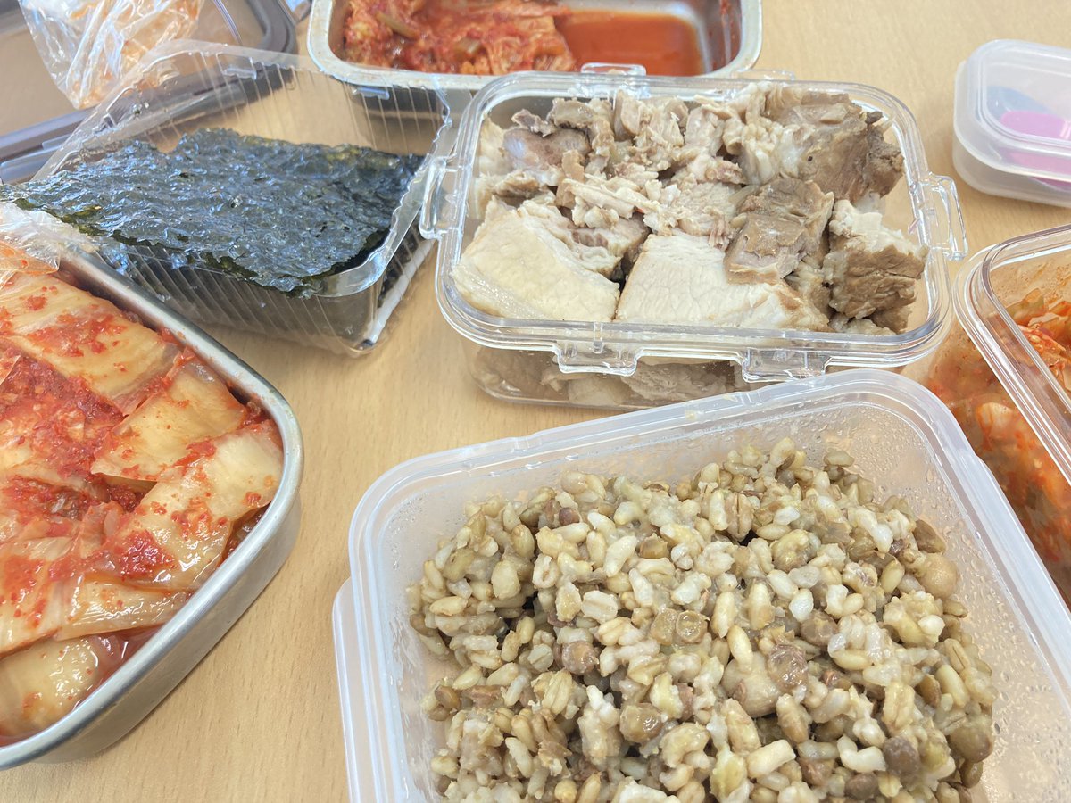 Single_Dining's tweet photo. 20241002/04

이틀동안 같은거먹었음
잡곡밥(현미 귀리 카무트 렌틸 칙피 압맥)
돼지고기수육
오이지무침
김
김치
#홍냥_도시락 https://t.co/hUHeaA7U22