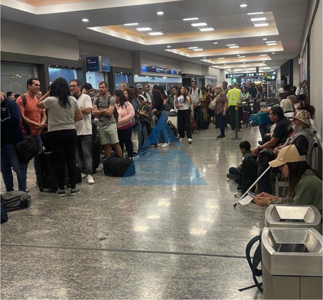 diego_domi's tweet image. FLYBONDI inalcanzable. Afecto 6800 pasajeros en un día, agencia de viaje en Chubut le bajó el pulgar y el Presi de la Cámara de turismo de Bariloche dijo “no nos dejen en manos de Flybondi” informe aviacionenargentina.com.ar/flybondi-y-su-… @barilocheopina
@SomosCHN
@LadeviArgentina @CuyoNoticias