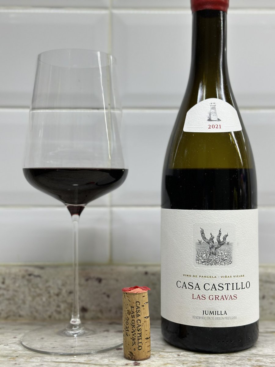 Jumilla @VinosJumilla de la mano de <a href="/B_casacastillo/">José María Vicente</a> y Las Gravas 2021. Fantástico.