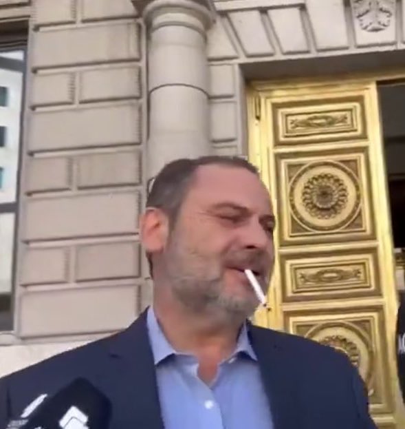 tamiroff_'s tweet photo. “¿Me dejas que te hable como si fuera tu padre, chaval?” https://t.co/NtNpJU4f5W