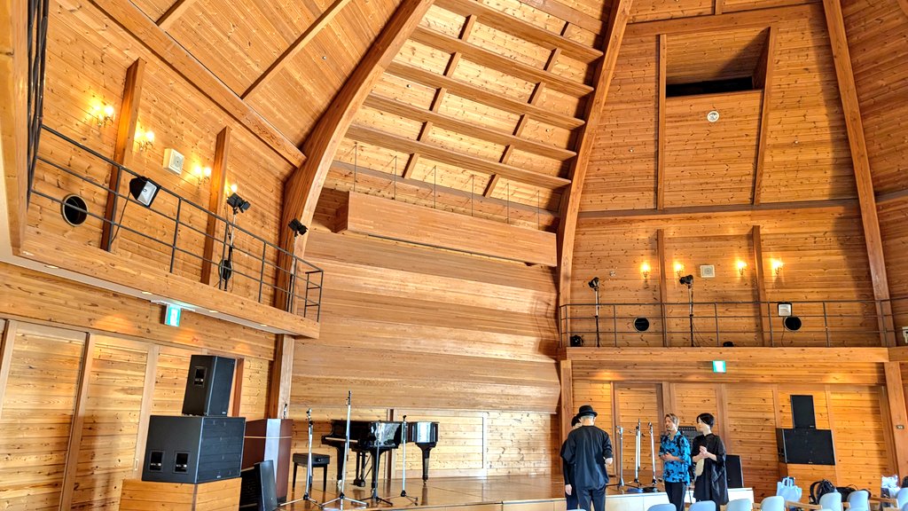 caepom's tweet image. 今日は布引ハーブ園森のホールでライブでした💕
コロナ前からの夢が叶って嬉しいし、またやりたい😊