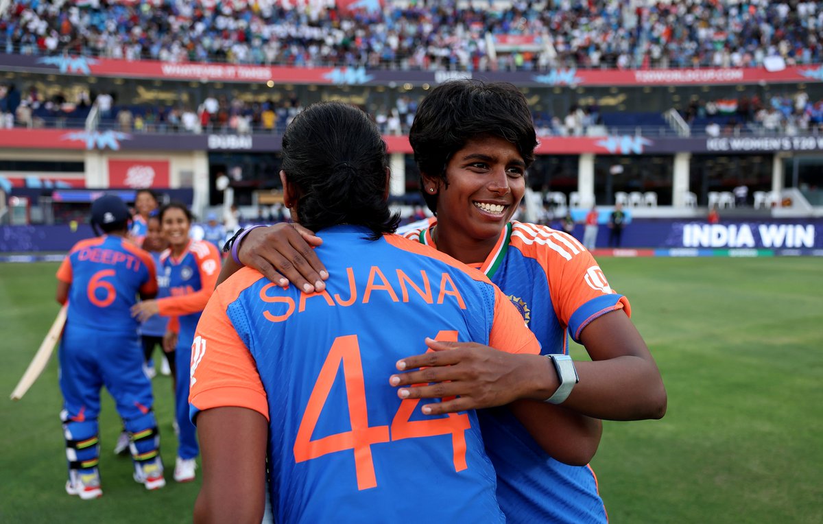 BCCIWomen's tweet photo. That winning feeling 😃👌

📸: ICC

Scorecard ▶️ https://t.co/eqdkvWWhTP

#TeamIndia | #T20WorldCup | #INDvPAK | #WomenInBlue https://t.co/4ADqGn4Sxl