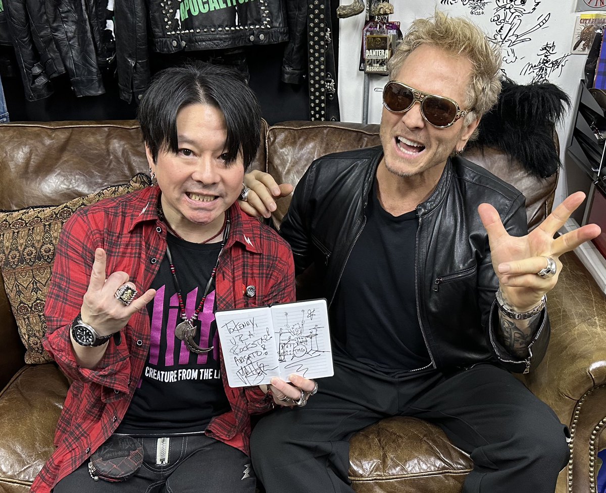 creature_kenny's tweet photo. Hand A Blast With @JackBlades @nightranger and @mattsorum At My @greed_store ‼️

ジャックとマットがTMGで来阪‼️
お店と事務所で遊んで「花華」で宴‼️🍺

楽しい時間でした‼️🥰
ちなみに今日のステージ衣装は2人共僕スタイリング‼️ 明日もだ‼️🤩🤘

#TMG #stageclothes #creaturefromtheliving https://t.co/dlUugpz8IR