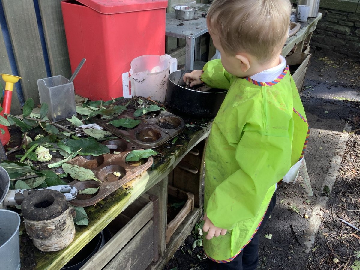 “I put 3,4,5 leaves in” “I need one more now” “it needs more, it’s too empty” “make it smaller” “I’m chopping it” 
The mud kitchen is a perfect way to observe children’s number skills, counting, measuring, comparing, addition, subtraction. #eyfs #nursery #number