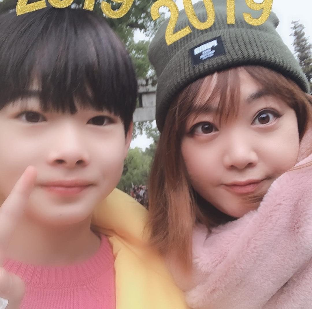 달 tweet media