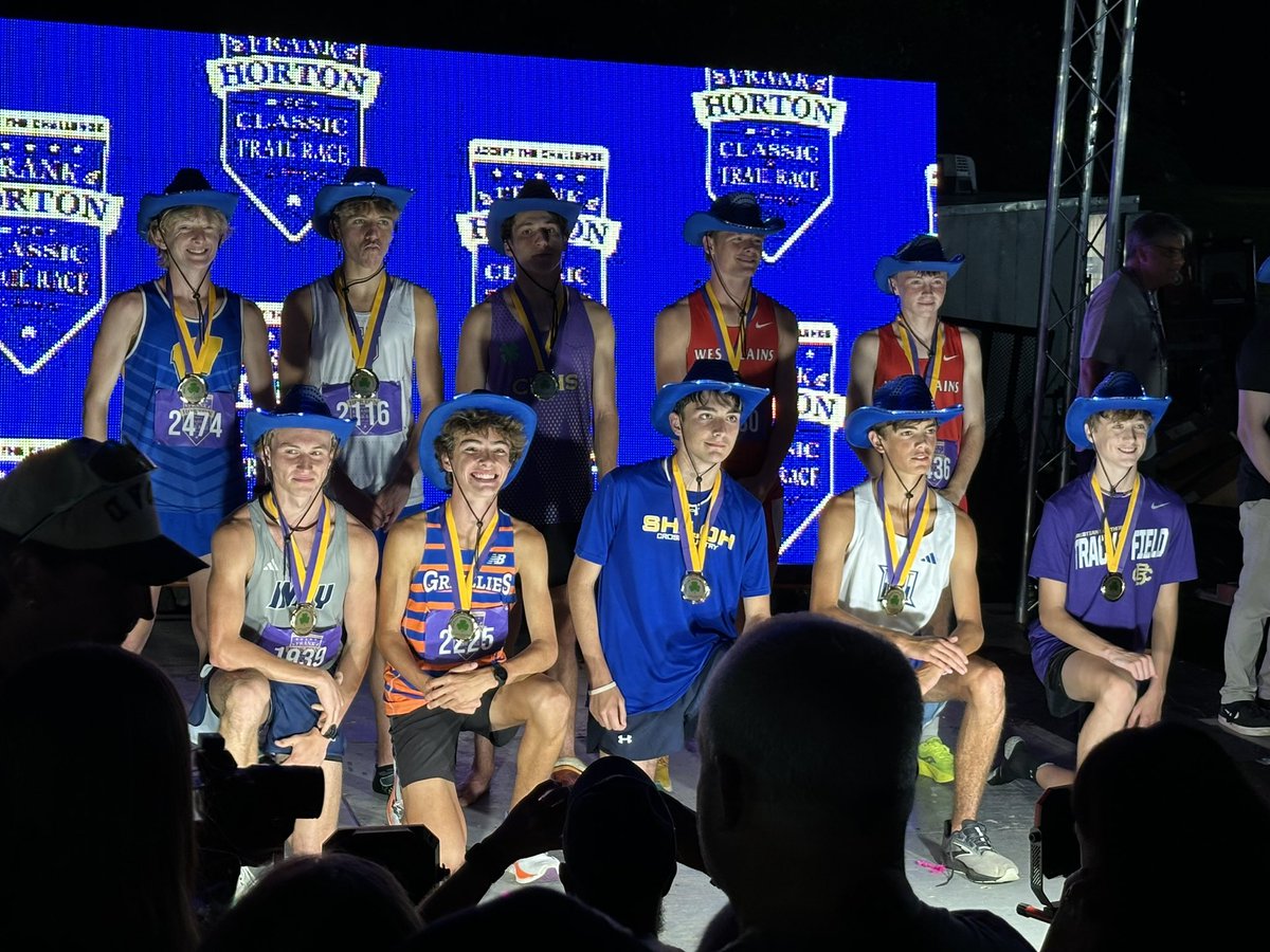 hunterstahl1608's tweet photo. I ran a new PR and School Record at the Frank Horton Night Classic with a time of 15:36.9! Super excited to see what’s going to come next! https://t.co/Kyj7wHyvSb