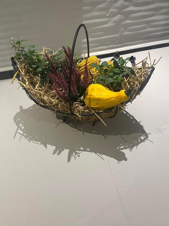 Workshop Herfst mand
Ook een middag / avondje er uit en eens iets anders met de handen doen!
Leuk samen iets maken dat kan deze maand  16 Oktober
Op de middag/ Avond in overleg 
Andere datum in overleg
Aanvang 14.00 .uur en of 19.30 uur
Kosten Herfst Workshop €25,—incl.koffe