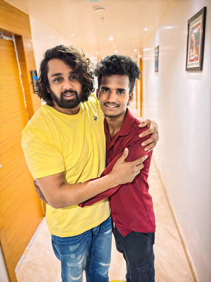 AjayaKiccha_AKP's tweet photo. Happy Birthday My Big Brother ❤️🥳🫶 @DhruvaSarja ಅಣ್ಣಯ್ಯ💪👑❤️ 

Best wishes  me &amp; My team #ಕಿಚ್ಚನಅಡ್ಡದಾವಣಗೆರೆ ❤️🫶 @KicchaNaAddaDvg @KicchaSudeep 

#DhruvaSarja #DhruvaAnna #KicchaSudeep #AjayaKicchaPalegara #AjayaKiccha #KicchaNaAddaDavanagere https://t.co/BKoZkPjqdi