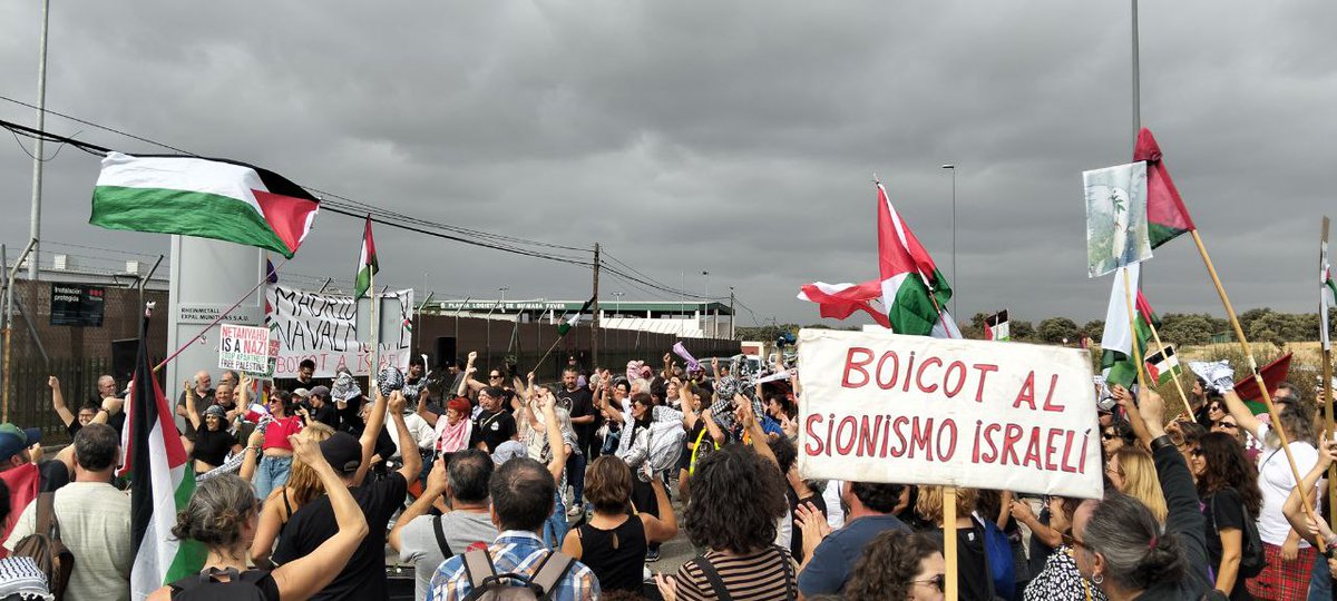 Directo | 📸

💥 En el día de hoy también se ha producido una importante manifestación en el municipio de Navalmoral (Extremadura) en lucha contra la industria armamentística. La multinacional Reinhmetall quiere desarrollar la producción de un lanzamisiles de patente israelí.