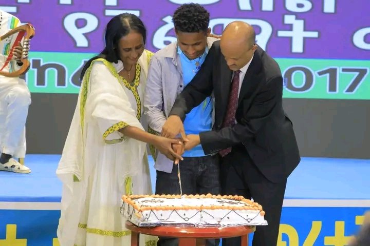 AregaKebede_L's tweet photo. ትምህርት ሰብዓዊ እና ሳይንሳዊ ማኅበረሰብ ለመገንባት የሚያስችል እንዲሁም የሥነ ምግባር እና የሞራል ልዕልናን ለማሳደግ የማይተካ ሚና ያለው ትልቁ መሳሪያ 
 ነው ። https://t.co/kjz4fBWceq