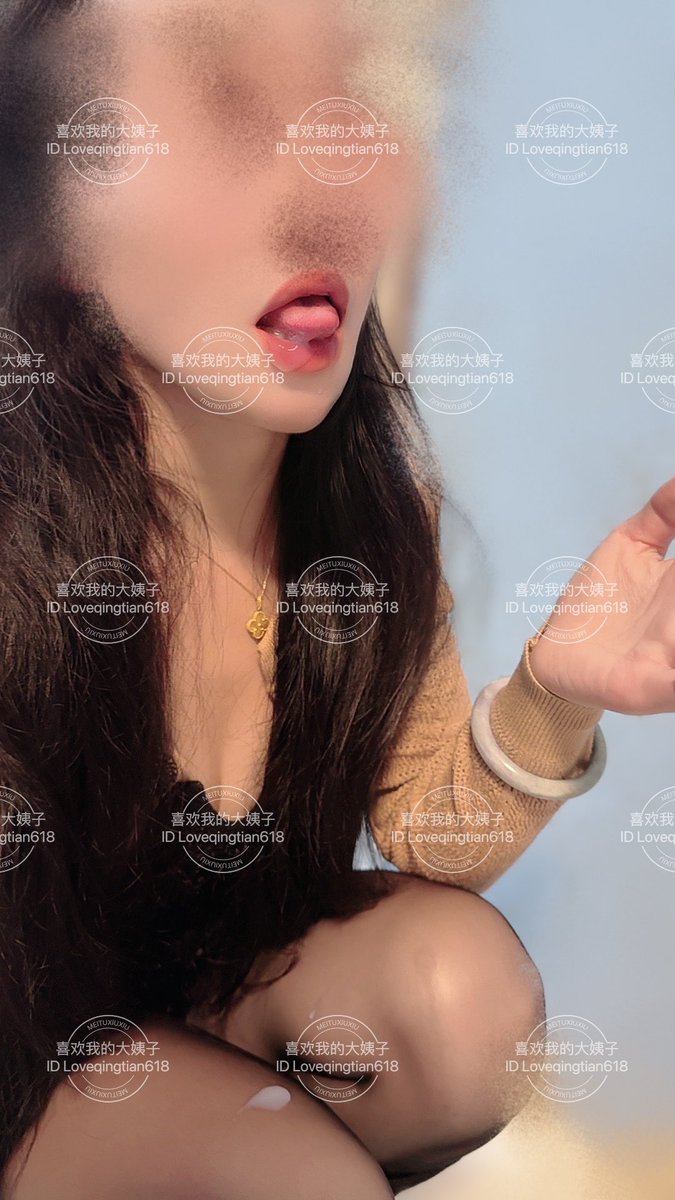 我是不敢出声音😂
一点不敢出，射精的瞬间都忍住没出声音，不过真的好爽，大姐在客厅给我口的时候老婆正在卧室哄着孩子睡觉，随时可能出来的状态
大姐说我，你就拍吧，娇娇要是出来你手机来不及拿咱俩都别见人了，我说没事，哄孩子睡觉就没出来过，我去更新电报 https://t.co/UWPc5JuyyE