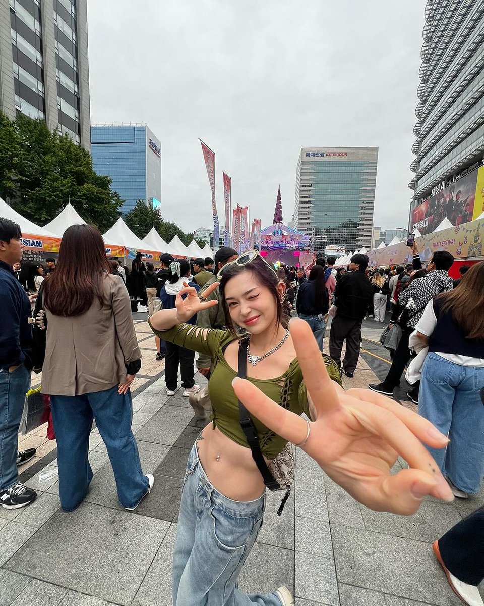 KimSeriUpdates's tweet image. 📢 #AleXaUpdate @AleXa_ZB 

IG Post Upload 
"สวัสดีค่ะ ~😋 오늘 Sawasdee Seoul Thai Festival 다녀왔어용~!! 태국문화, 음식, 음악 알릴수 있도록 재밌는 페스티벌이었어요~!! 🇹🇭🎉✨️ i wanna visit thailand so bad oml" 

#AleXa #알렉사 #AITrooper