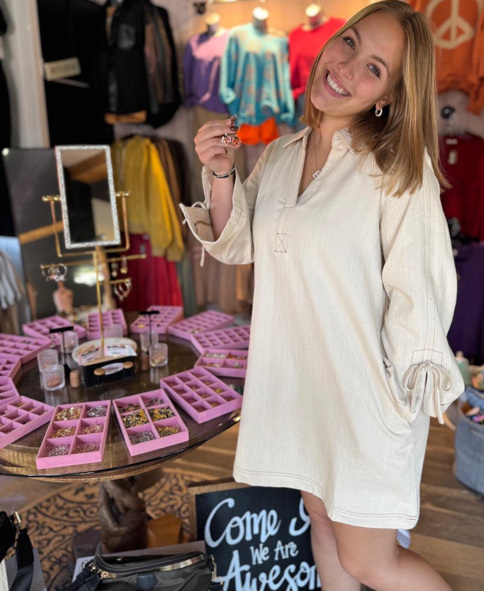PawsAndBoots's tweet photo. Whatcha doing this Sunday between football games?  How about a little fashion?  We have permanent jewelry, jeans and all types of clothing!  Stop by and see us! You can always shop on line (https://t.co/HAjjkaStqe) #fashion #womensfashion https://t.co/YpQIUhk2Le