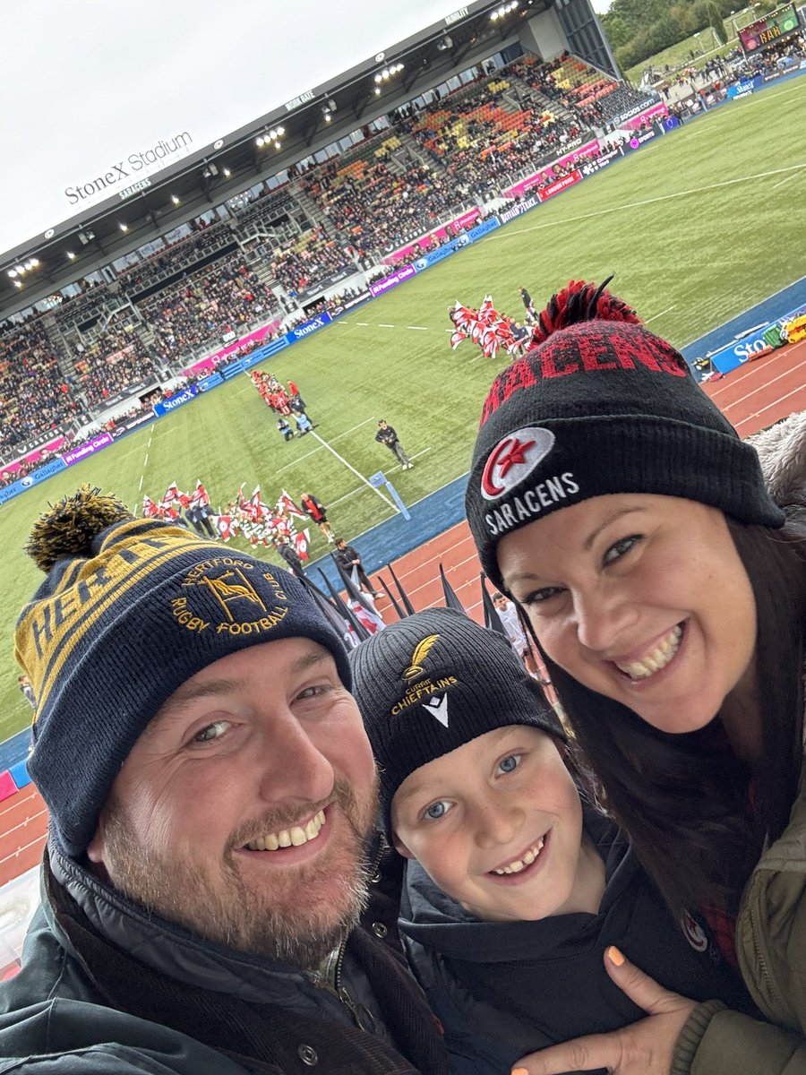 leonseabrook's tweet photo. Sporting our favourite teams hats at the @Saracens game today @HertfordRFC @ChieftainsRC https://t.co/LHbof8c5jL