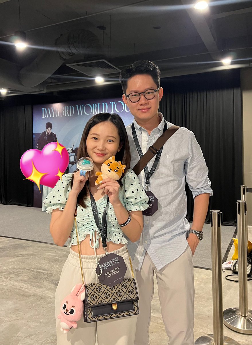 PrisW's tweet photo. Started the day with a boyfriend , ended the day with a fiancé. 

#DAY6inKL #DAY6_3RD_WORLDTOUR 

I’ve always dreamt of getting proposed in a Day6 concert but it’s not very practical irl 😂
So to get proposed on the same day that they performed in KL is extra special to me 🥹 https://t.co/nHTrqlYKqQ