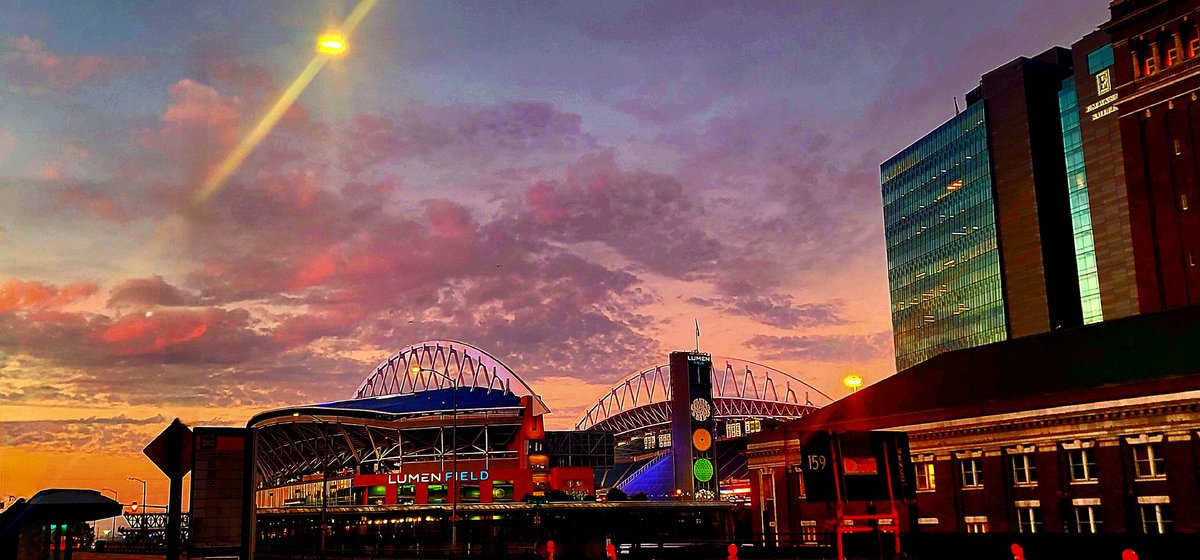 Good morning <a href="/LumenField/">Lumen Field</a> <a href="/Seahawks/">Seattle Seahawks</a> #GoHawks #SeattlePhotography #Seattle #sunrise