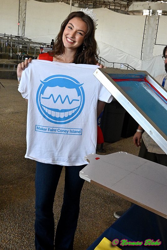 You on your way to Maker Faire Coney Island today?

Take the D N Q or F to Stillwell Avenue &amp; follow the signs!

Don’t miss the DIY merch stand - <a href="/braintwist2112/">Rachel Pizzolato</a> got her hands inky &amp; so can you!