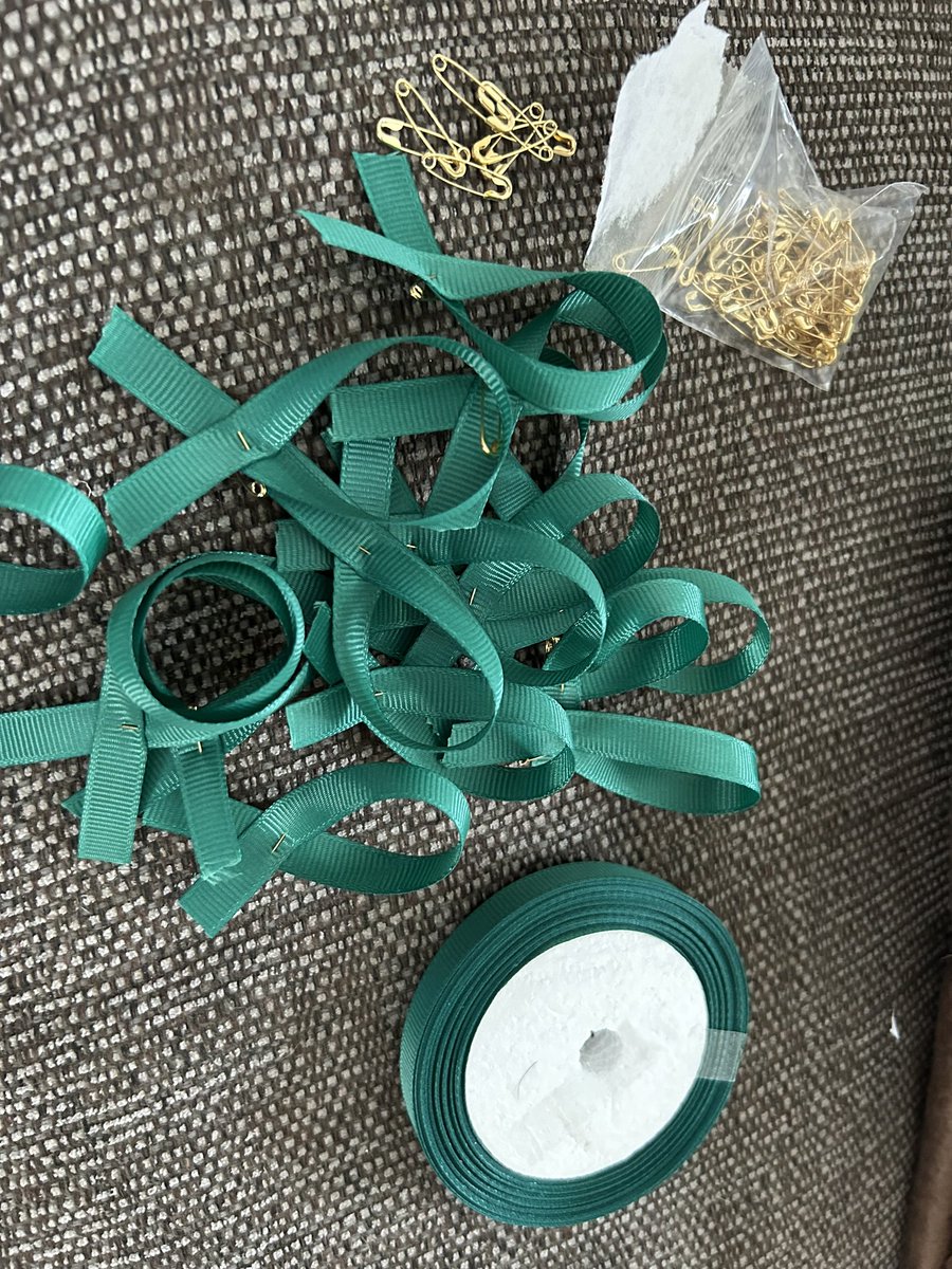 Making <a href="/WMHDay/">WorldMentalHealthDay</a> green ribbons for my colleagues <a href="/thegsyinstitute/">The Guernsey Institute</a> this rainy Sunday ☔️ afternoon. Ready for our #teaandtalk on Thursday 💚 🇬🇬