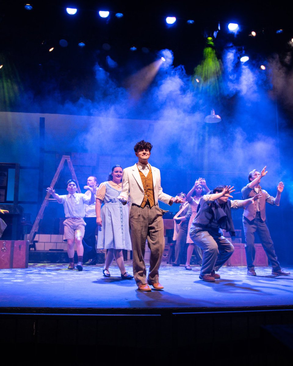 Join us for one final golden afternoon at the closing performance of #AliceByHeart today at 2pm 🌹🩵 Tickets are available at tiny.emich.edu/tickets. See you in Wonderland!
Photo credit to Randy Mascharka
#AnnArbor #Ypsilanti #EMUTheatre #Theatre #Musical #TruEMU