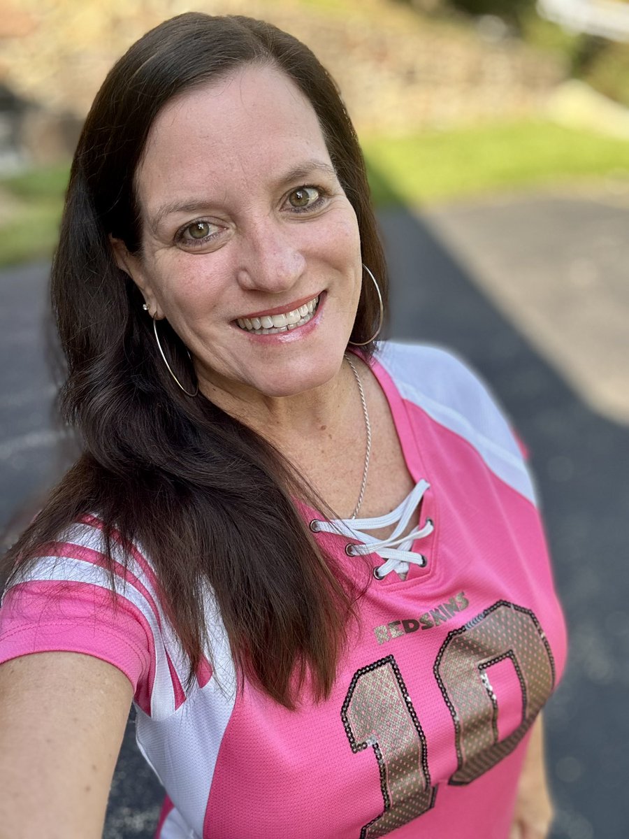 Let’s go! #raisehail #thinkpink #crucialcatch <a href="/Official_LOF/">Ladies of Football</a> #httc